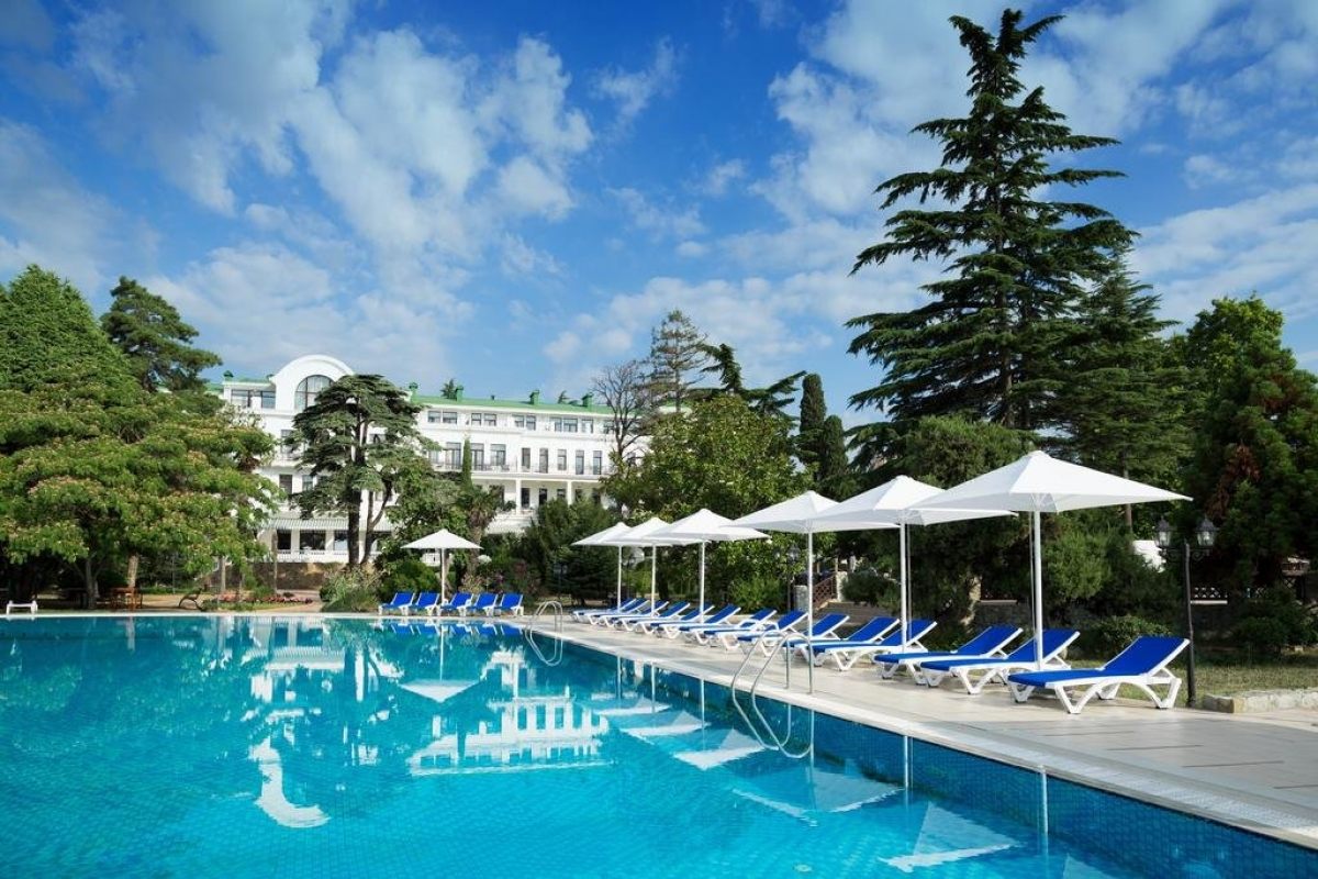 Отель Riviera Sunrise Resort & SPA Алушта (Radisson Resort & SPA Alushta),  Алушта 2022, отзывы, цены и фото номеров | Забронировать номер в Отель  Riviera Sunrise Resort & SPA Алушта (Radisson Resort